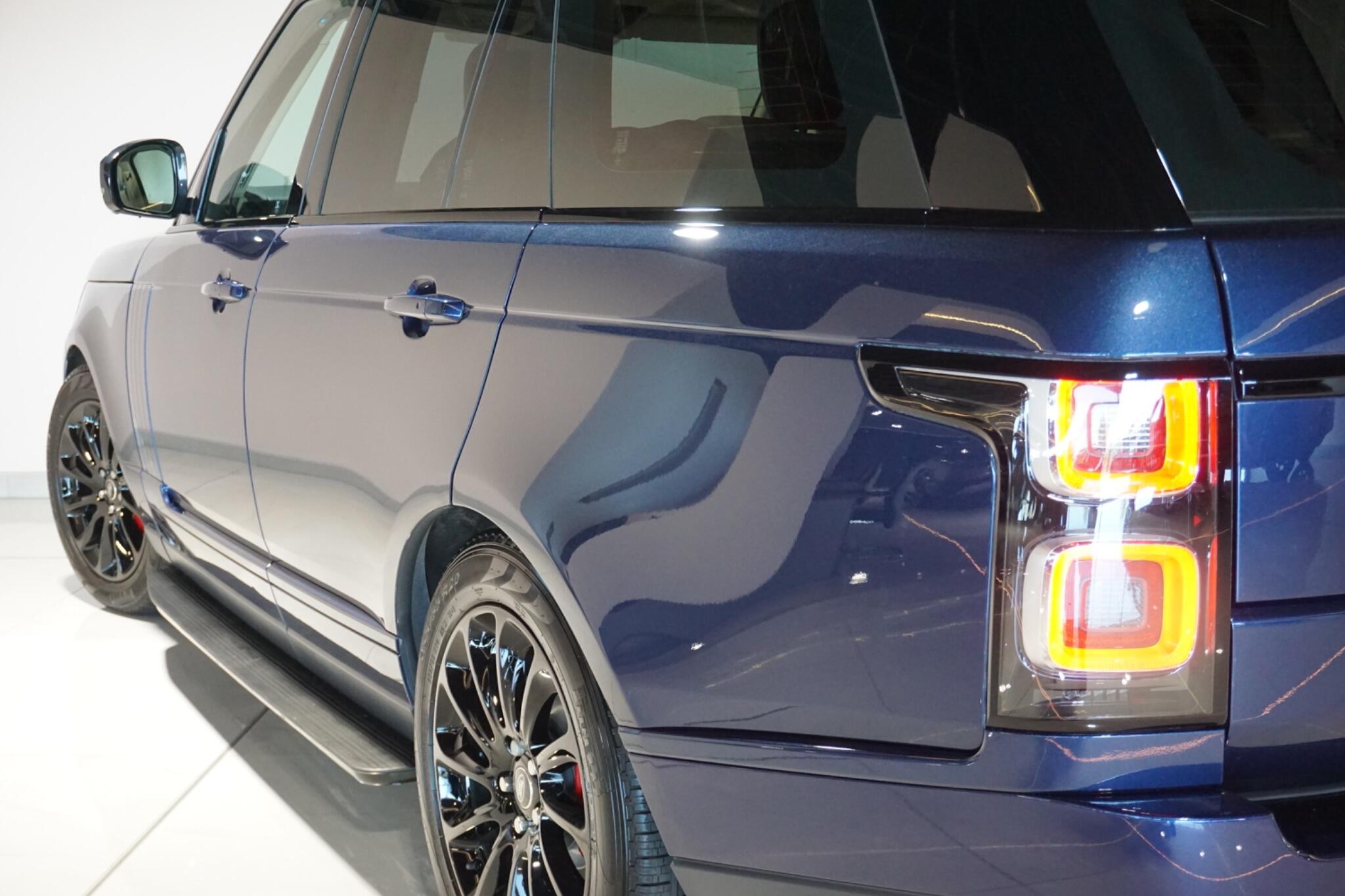 Land Rover Range Rover 2.0 P400e 12.4kWh GPF Vogue SUV 5dr Petrol Plug-in Hybrid Auto 4WD Euro 6 (s/s) (404 ps)
